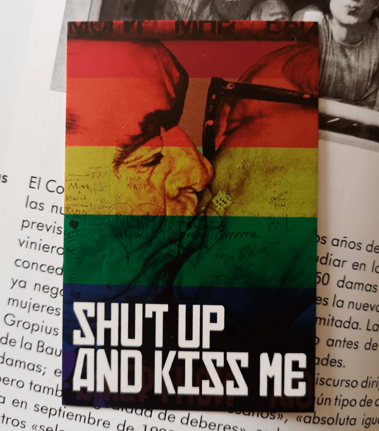 Sticker Shut Up & Kiss Me