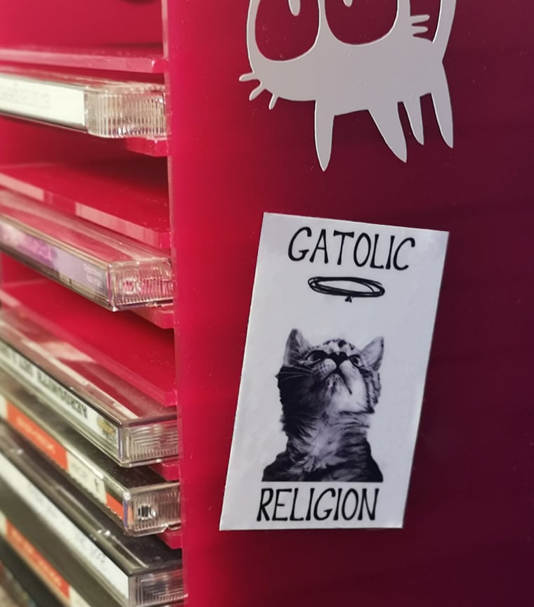 sticker reposicionable GATOLIC RELIGION